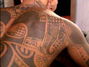 Polynesien tatouage dans le dos