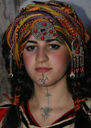 Tatouage femme Kabyle sur le visage