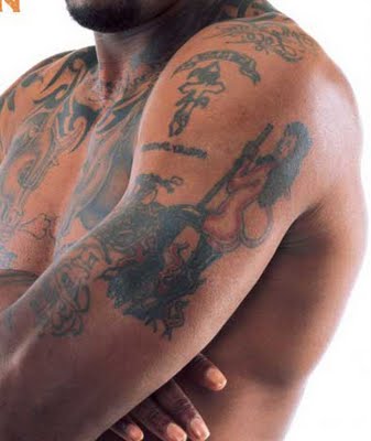 Tatouage bras Dennis Rodman détail