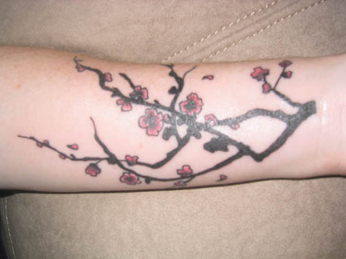 Modèle tatouage poignet de fleur de cerisier