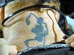 tatouage nuque undertaker