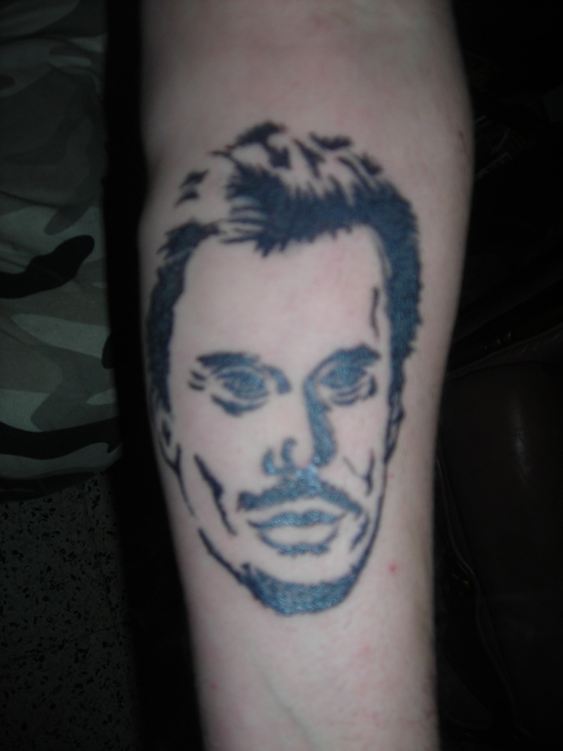 Tatouage de portrait de Johnny Hallyday d'un fan