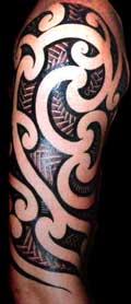Modèle de tatouage Maori pour le bras