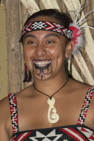 Tatouage Moko pour femme néo-zélandaise Maori
