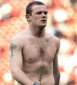 Tatouage drapeau sur l'épaule de Wayne Rooney
