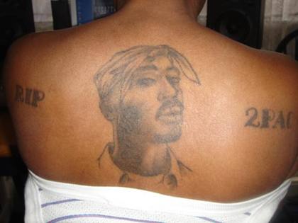 Tatouages de fan de Tupac, portrait