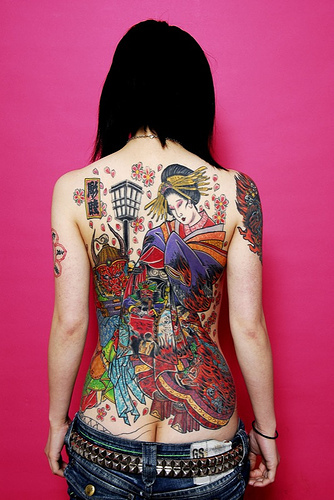 Tatouage japonais Geisha dans le dos