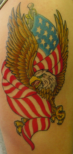 Tatouage militaire aigle drapeau USA