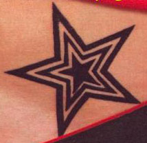 Tatouage étoile de Bill Kaulitz de Tokio Hotel