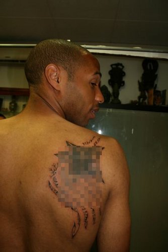 tatouage de Thierry Henry sur le dos