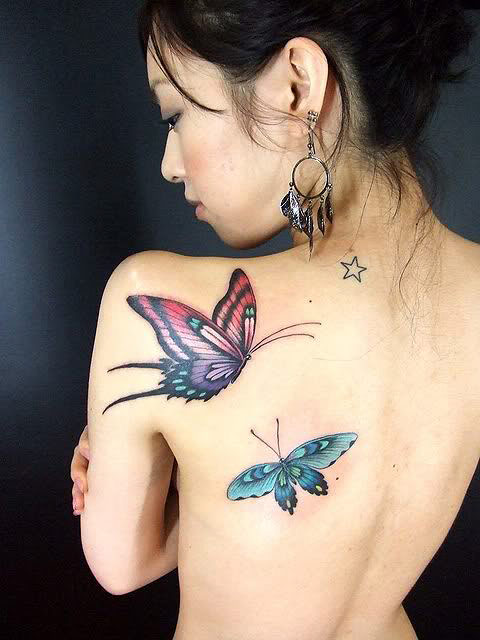 Modèle de tatouage de papillon sur l'épaule pour femme