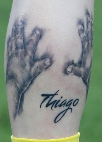 tatouage sur le mollet pour thiago messi son fils