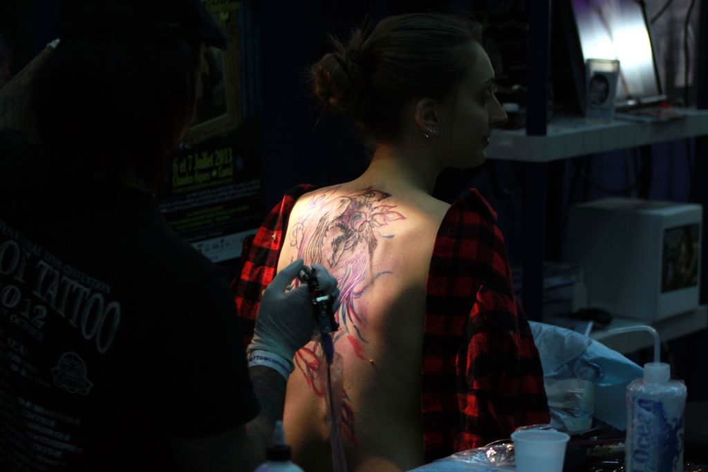 tatouage de phoenix dans le dos en cours