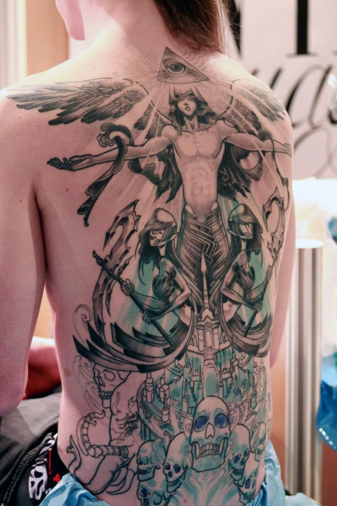tatouage dieu manga dos integral en cours