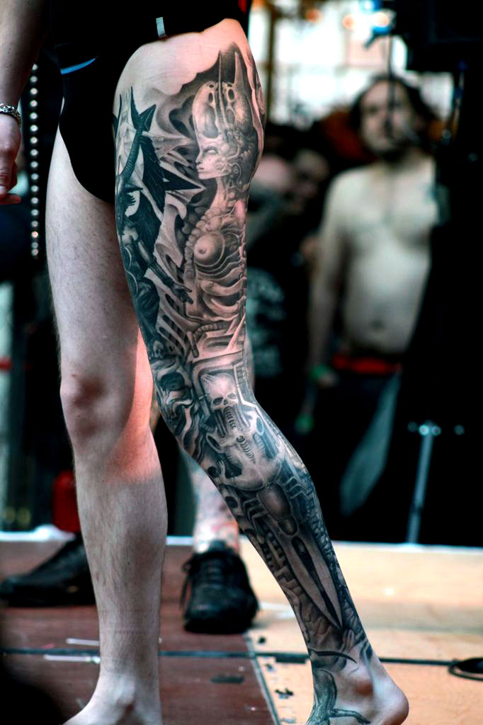 tatouage jambe biomecanique
