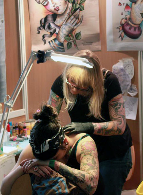 tatouage nuque en cours