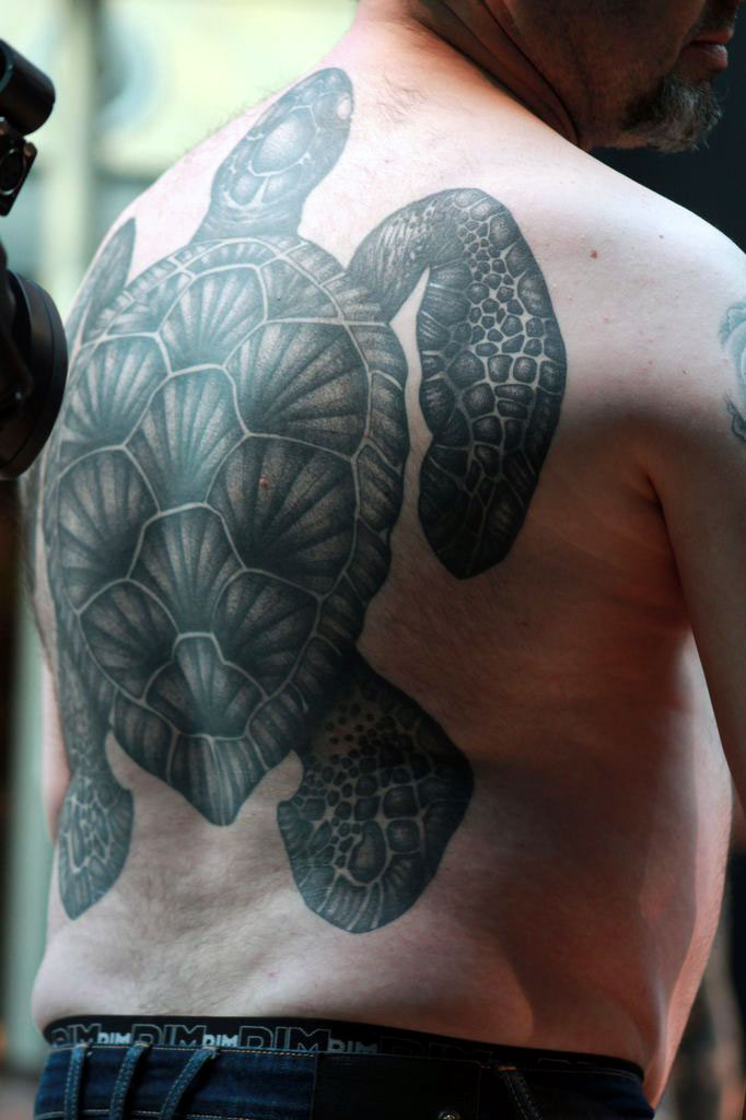 tatouage tortue dos integral