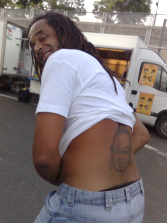 Tatouage de Yannick Noah fait par Tin-Tin