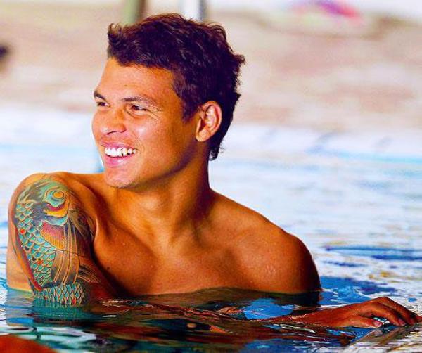 Tatouage de carpe sur le bras de thiago-silva-bresil