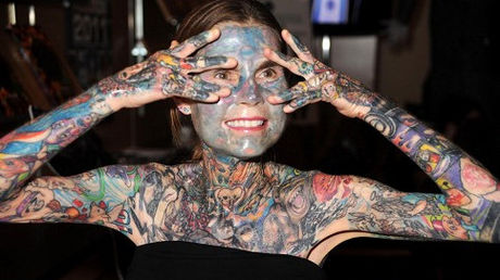 Julia Gnuse, une des femmes les plus tatouees au monde