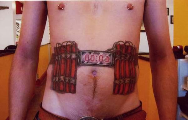 tatouage insolite batons de dynamite