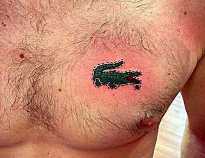 tatouage insolite du logo Lacoste prêt à découper
