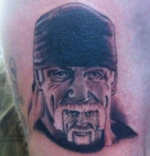 Tatouage raté de Hulk Hogan dans la barbe de Hulk Hogan !