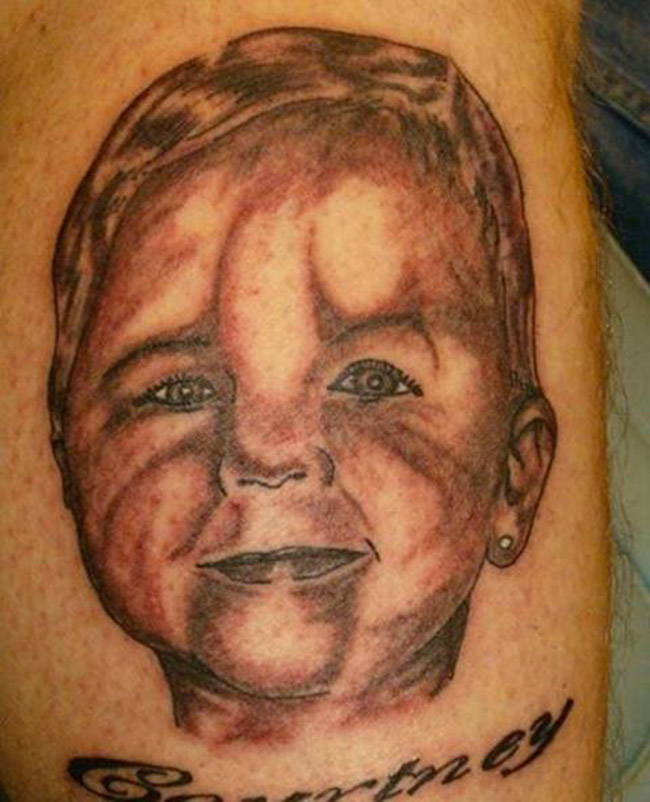 Tatouage raté portrait d'enfant deformé