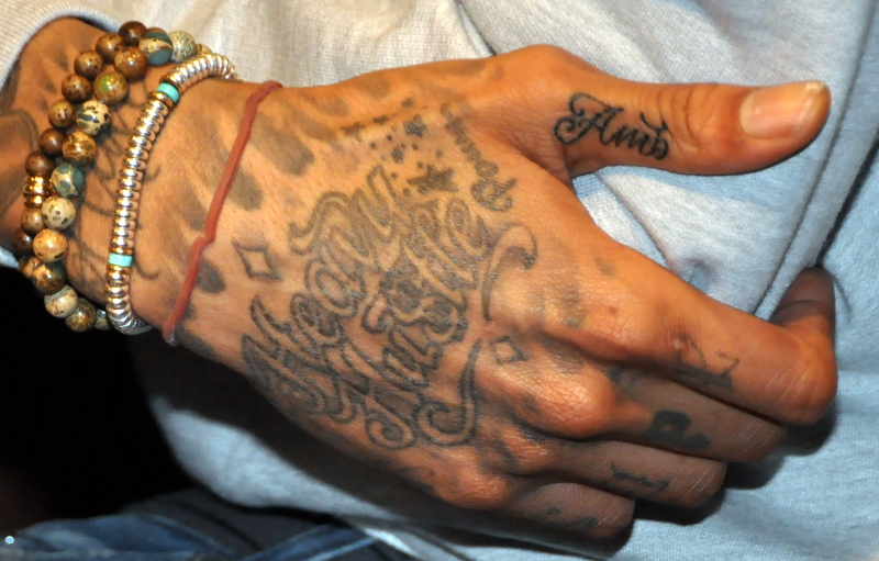 tatouages wiz khalifa sur les mains
