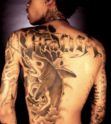 tatouages wiz khalifa requin dans le dos